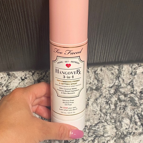 Too Faced Hangover 3-in-1 Replenishing Primer & Setting Spray 4oz. - Picture 4 of 8